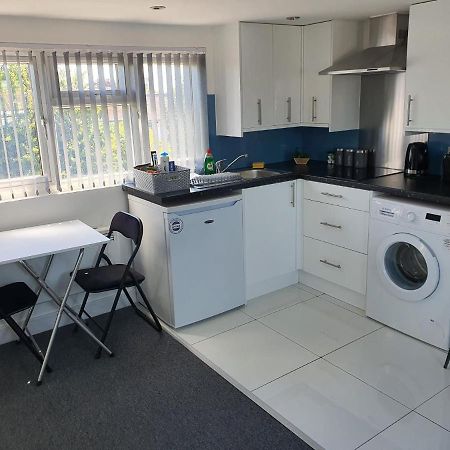 New Self Contained Flat,In Hayes, Free Parking Northolt (Greater London) Exterior foto