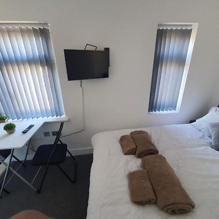 New Self Contained Flat,In Hayes, Free Parking Northolt (Greater London) Exterior foto