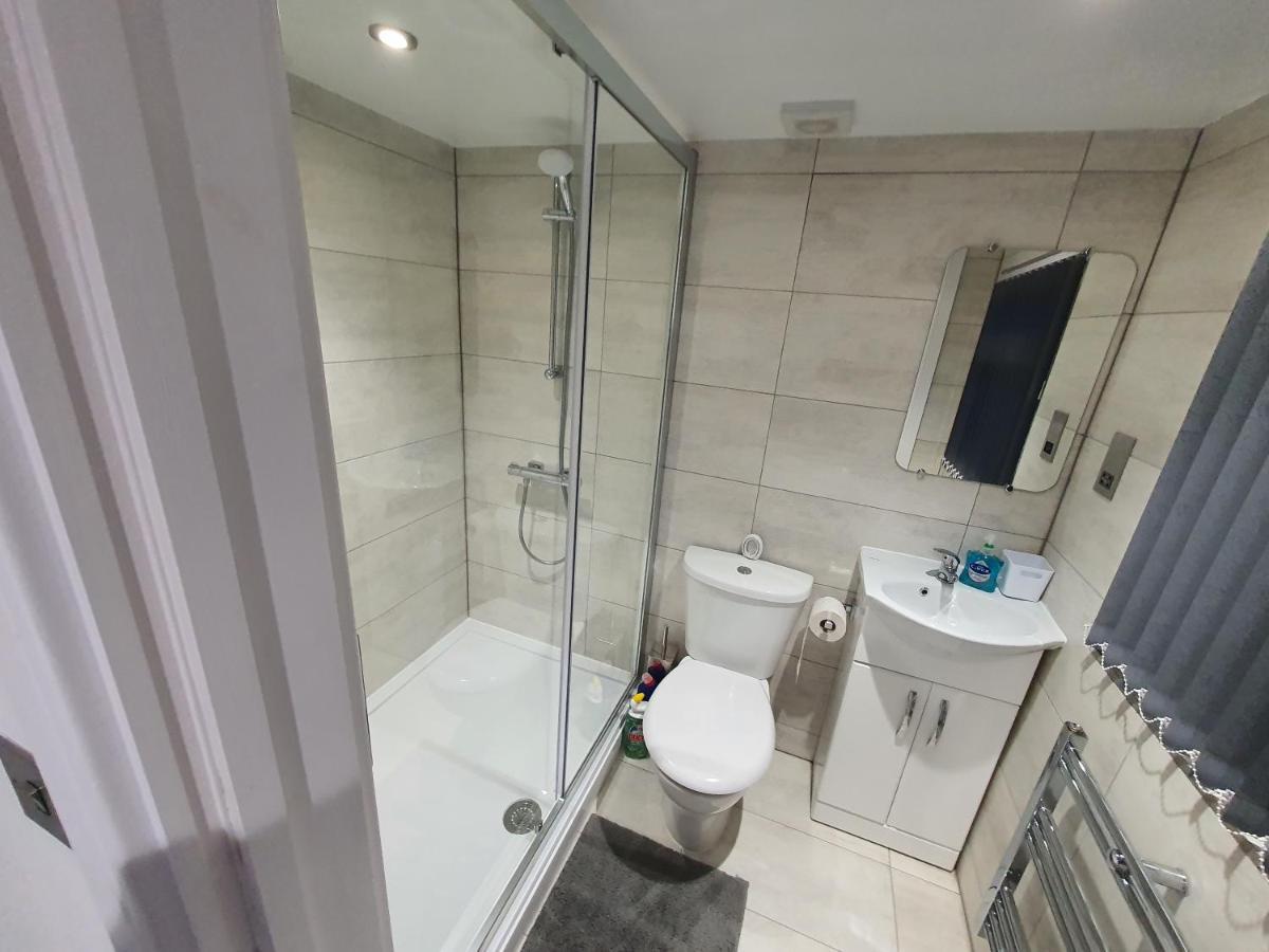 New Self Contained Flat,In Hayes, Free Parking Northolt (Greater London) Exterior foto