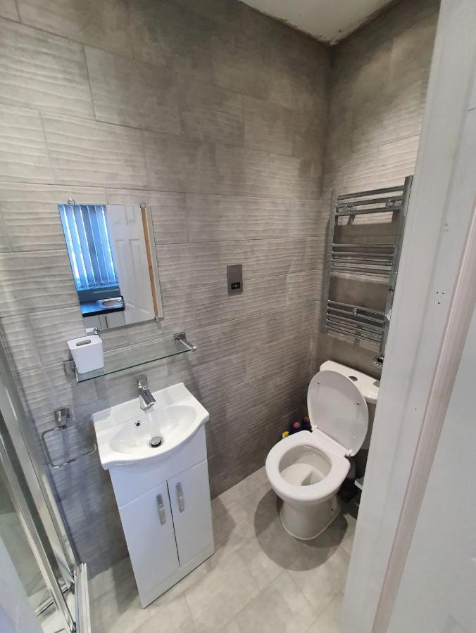 New Self Contained Flat,In Hayes, Free Parking Northolt (Greater London) Exterior foto