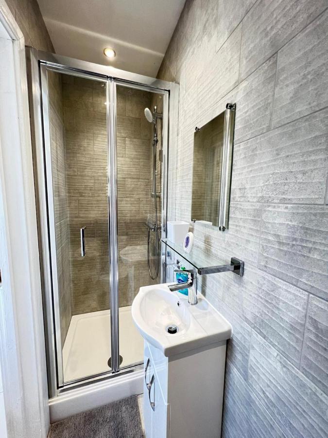 New Self Contained Flat,In Hayes, Free Parking Northolt (Greater London) Exterior foto