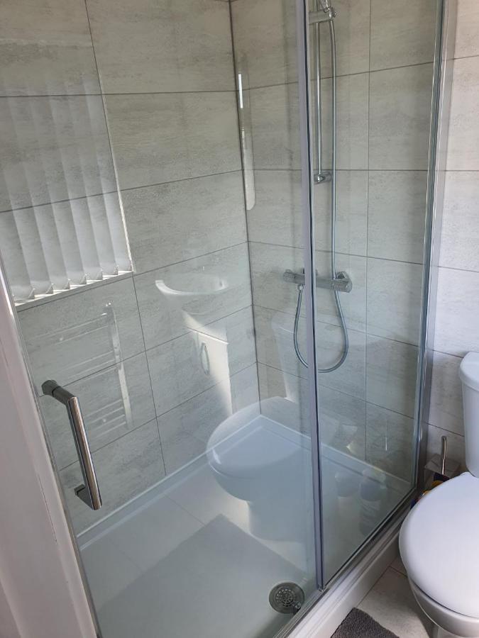 New Self Contained Flat,In Hayes, Free Parking Northolt (Greater London) Exterior foto