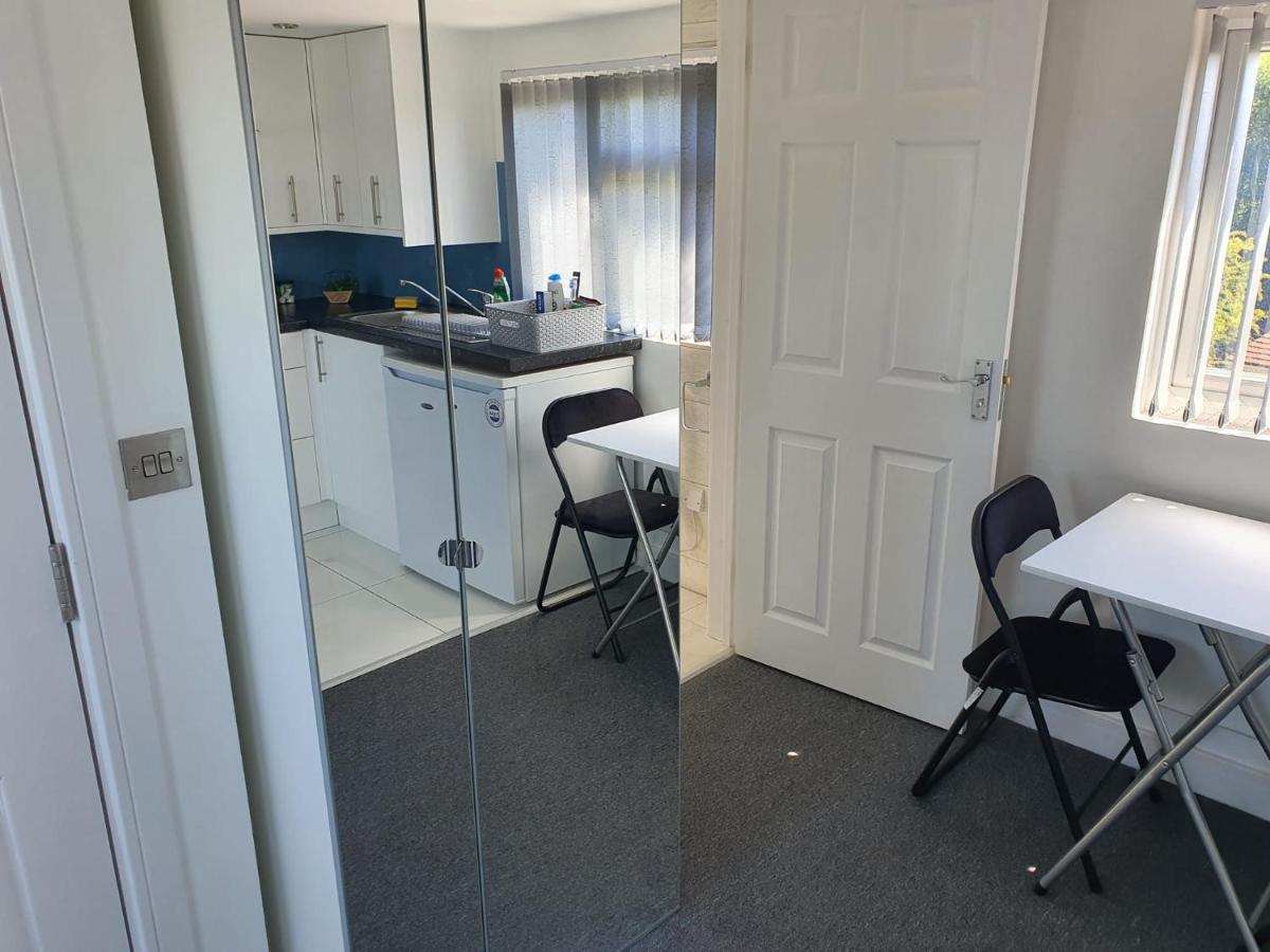 New Self Contained Flat,In Hayes, Free Parking Northolt (Greater London) Exterior foto