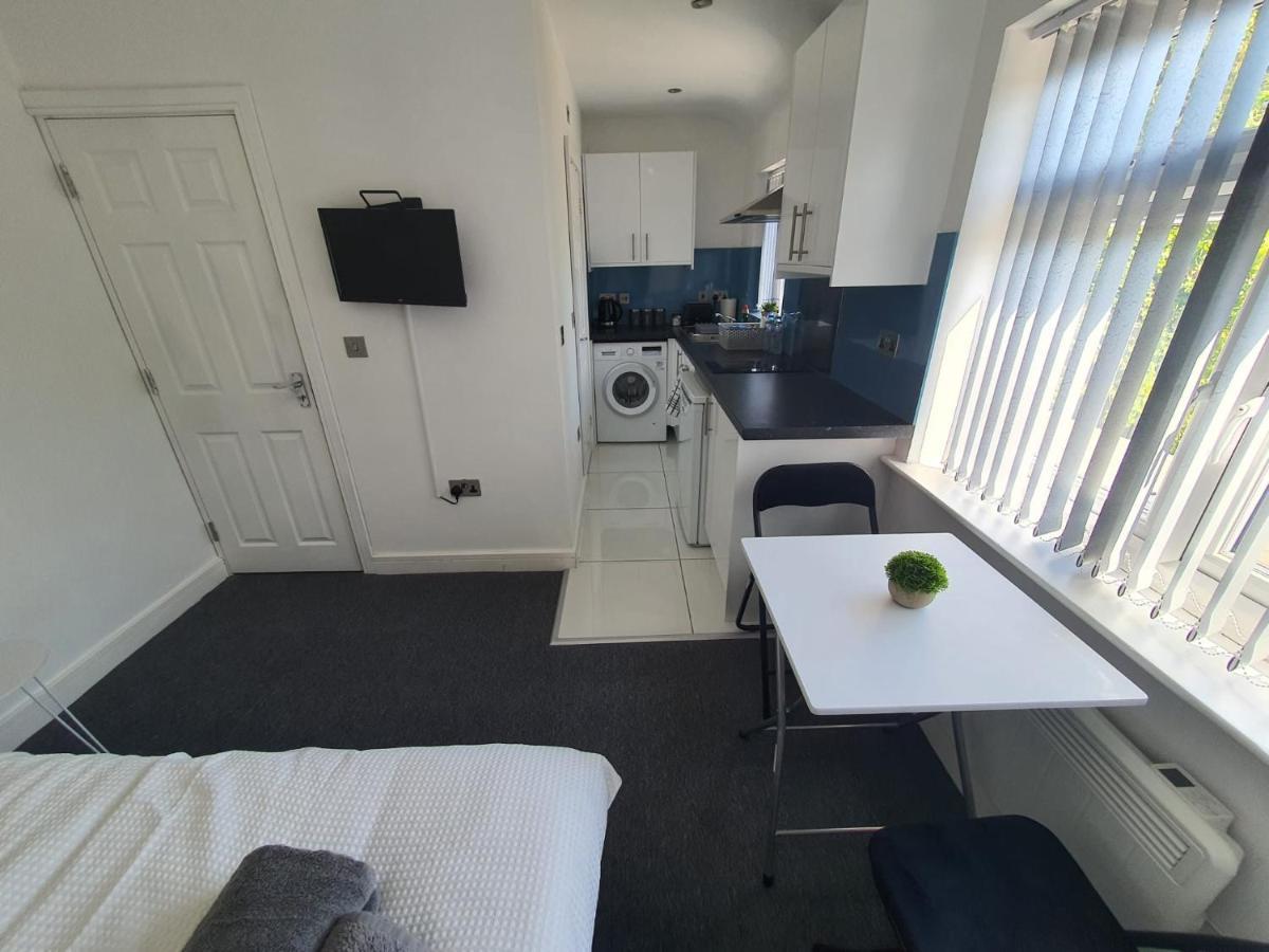 New Self Contained Flat,In Hayes, Free Parking Northolt (Greater London) Exterior foto