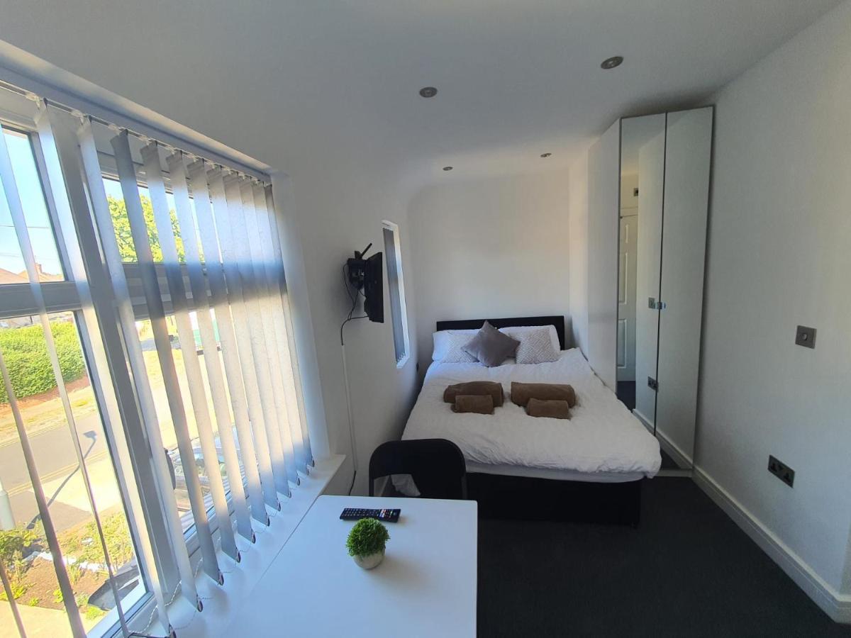 New Self Contained Flat,In Hayes, Free Parking Northolt (Greater London) Exterior foto