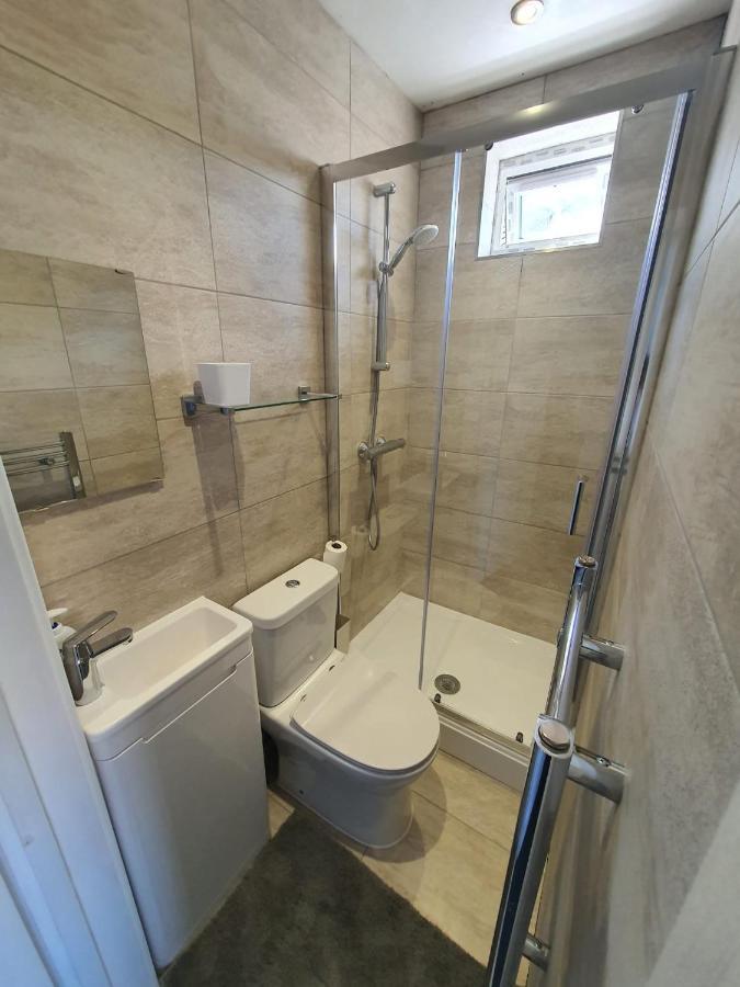 New Self Contained Flat,In Hayes, Free Parking Northolt (Greater London) Exterior foto