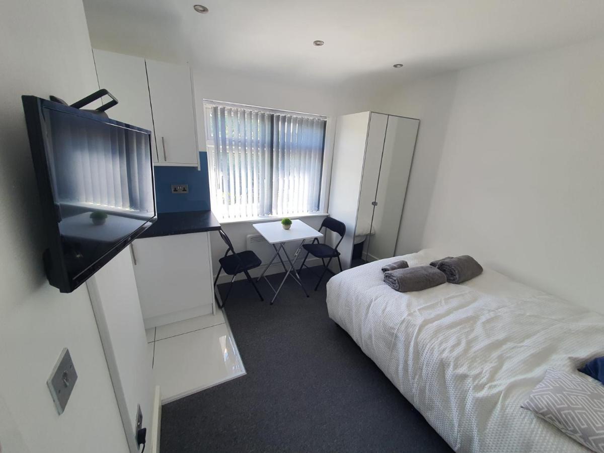 New Self Contained Flat,In Hayes, Free Parking Northolt (Greater London) Exterior foto