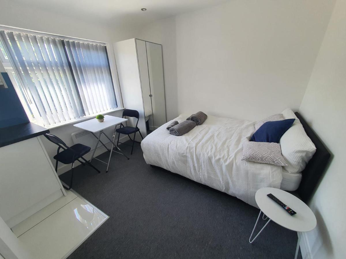 New Self Contained Flat,In Hayes, Free Parking Northolt (Greater London) Exterior foto