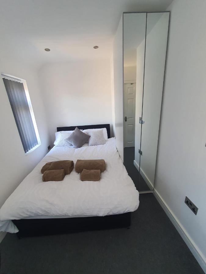 New Self Contained Flat,In Hayes, Free Parking Northolt (Greater London) Exterior foto