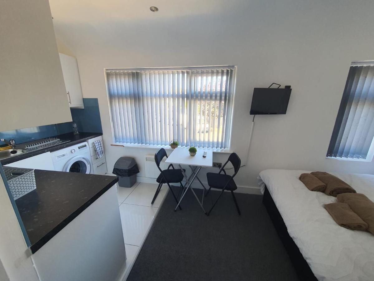 New Self Contained Flat,In Hayes, Free Parking Northolt (Greater London) Exterior foto